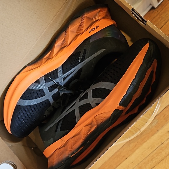 Novablast Asics Running Shoes NWOT - Picture 12 of 15